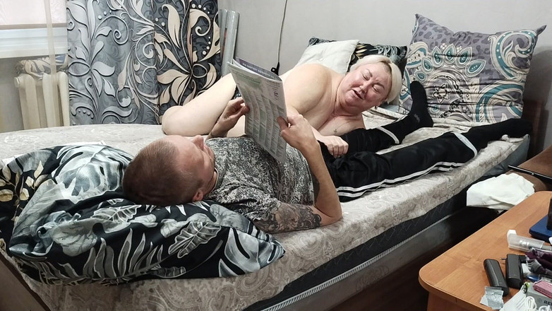 Zona901: Подруга делает минет ради порции горячей спермы