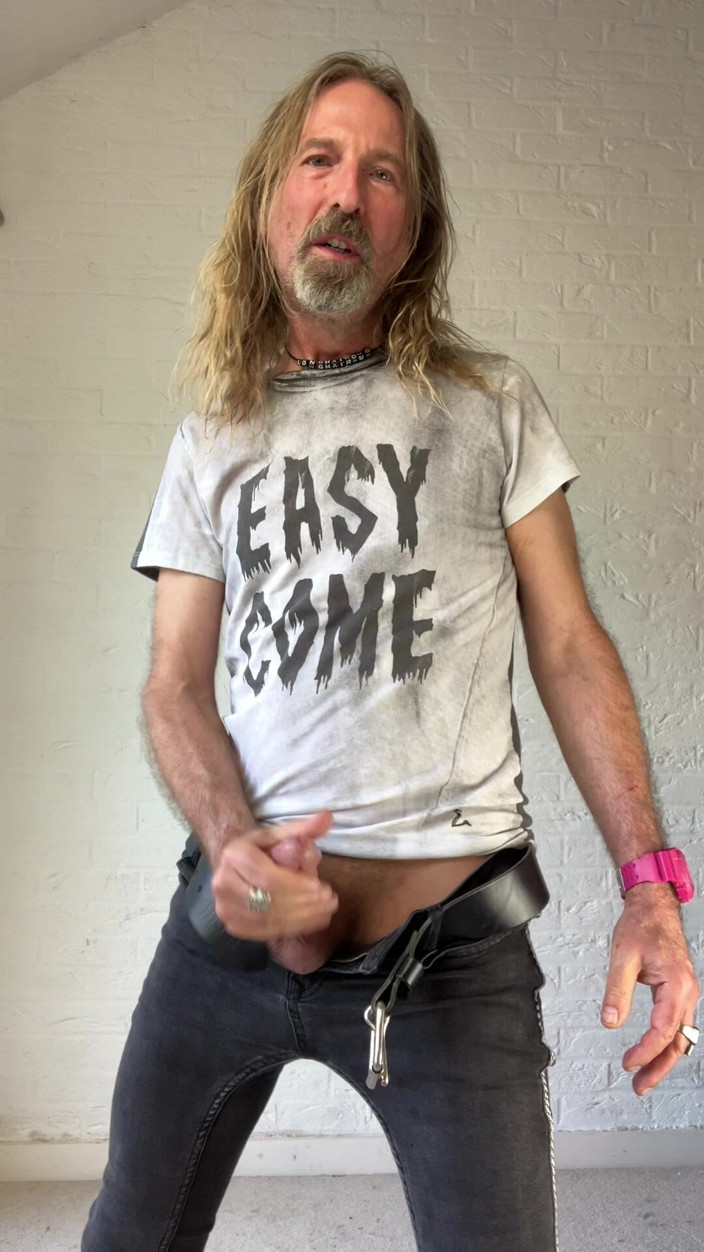 Longhairdude: Longhairdude у худих чорних джинсах, легко приходить, легко йде