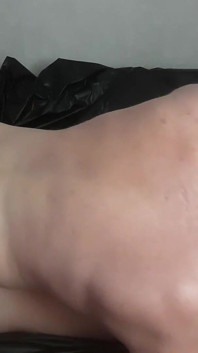 Vkládání mrdky do mladého chlapa v masce