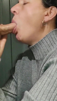 입에 사정하는 미시 밀프 마누라 펠라