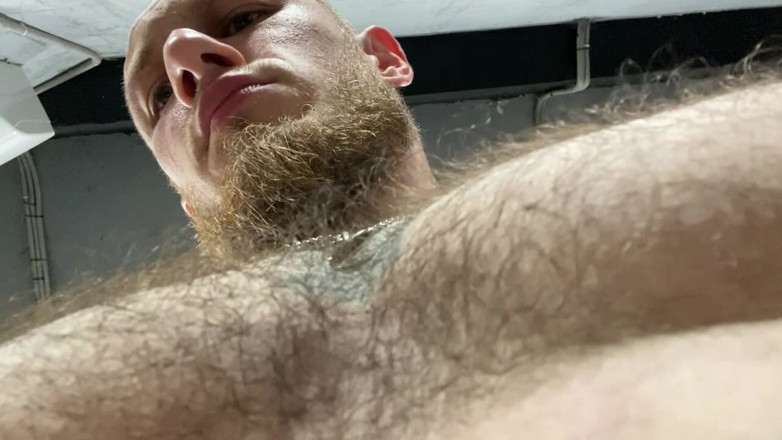 Hunky time: Cabelo úmido de suor