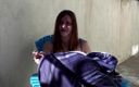 ATK Hairy: Lilac pronkt met haar lichaam in deze video achter de...