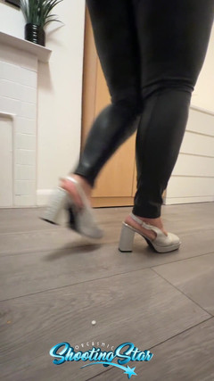 Shooting Star: Sfw Penggoda seluar kulit