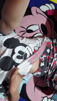 This Young Colombian Girl Gets Every Last Drop of Milk Out