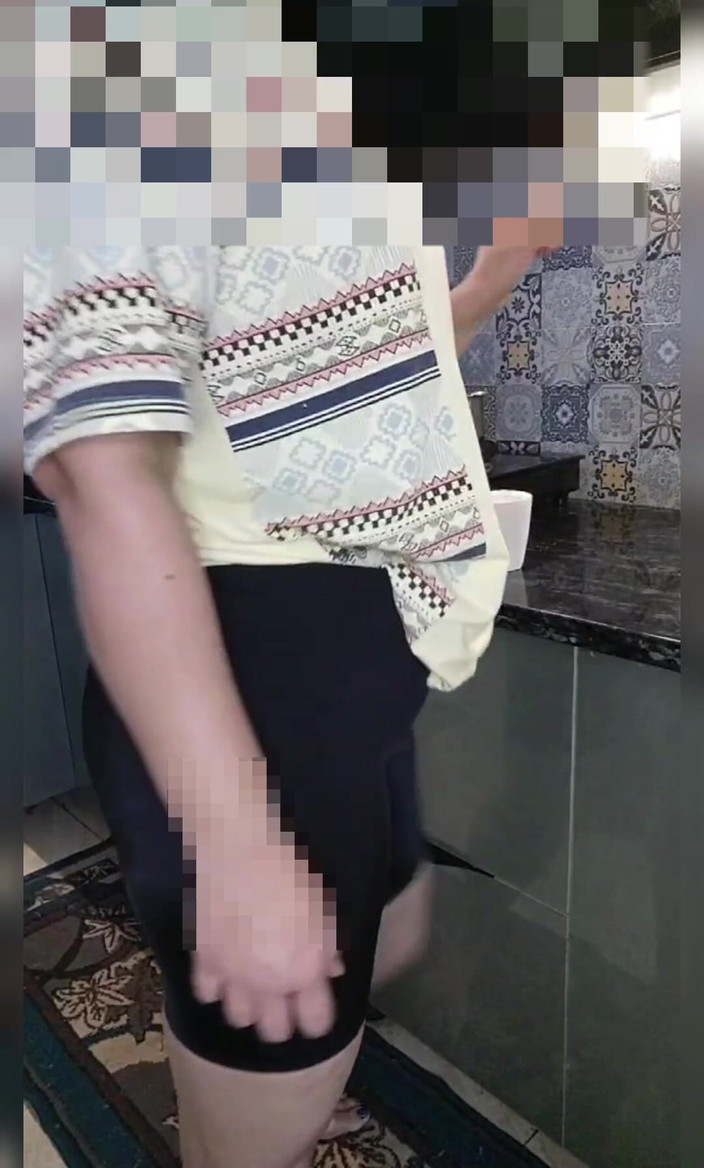 Hot Indian mommy: 부엌에서 즐기는 인도 바비