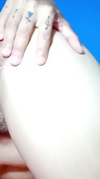 후배위 스타일로 털이 무성한 보지를 가지고 노는 밀프 라티나