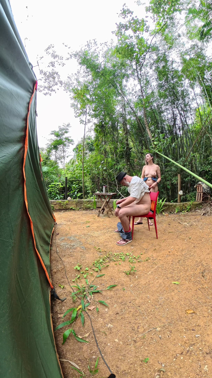 Victor SweetCoupleStories: Främlingar som har sex på en offentlig campingplats.