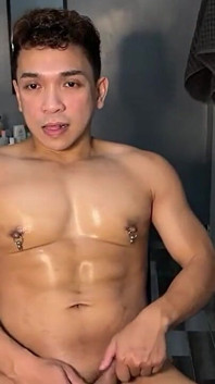 Horny Pinoy Twink Getting Hot on Cam