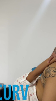 Je la trouve en train de se masturber et j’ai mis ma bite dans sa bouche