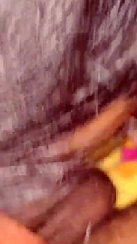 Casalinga bollente gode in bocca video di sesso scena.
