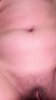 Ele terminou no meu rosto e eu engoli todo o seu sêmen depois que ele me fodeu com força