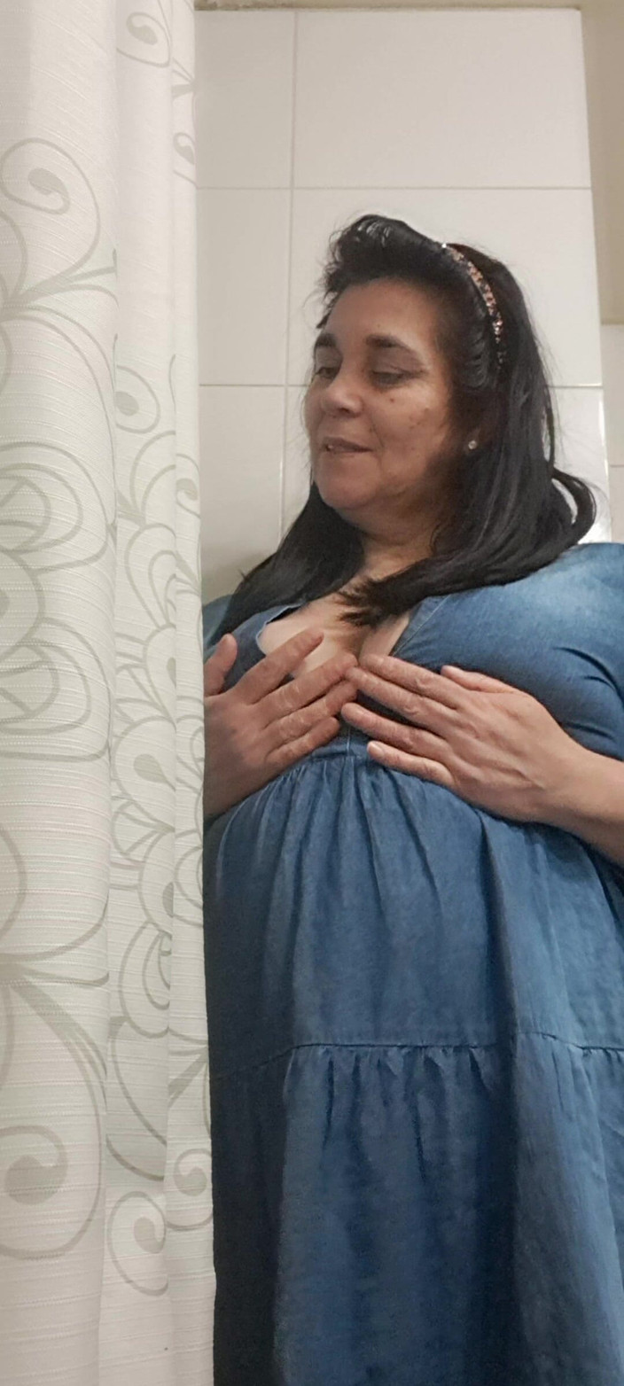 Mommy big hairy pussy: Trong phòng tắm bạn muốn nhìn thấy tôi, tôi nóng...