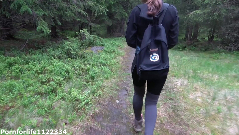 Pornforlife1122334: Hiking Adventures fodendo caminhante de bunda bolha ao lado da árvore...