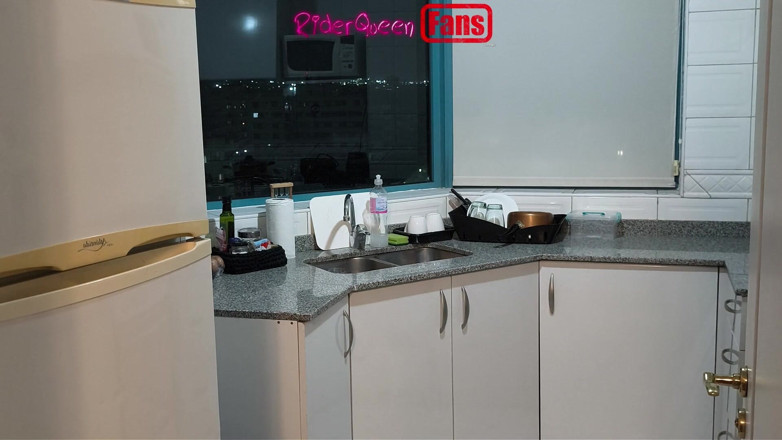 Riderqueen: Sexy Mom in Kitchen - Video for Fans