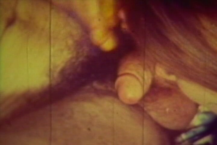 Vintage Life: Deepthroat-obsessed Retro Babe Worships Cock in Vintage Loop