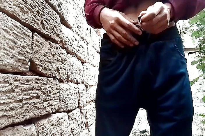 Gangbang straight: 屋外バスルーム