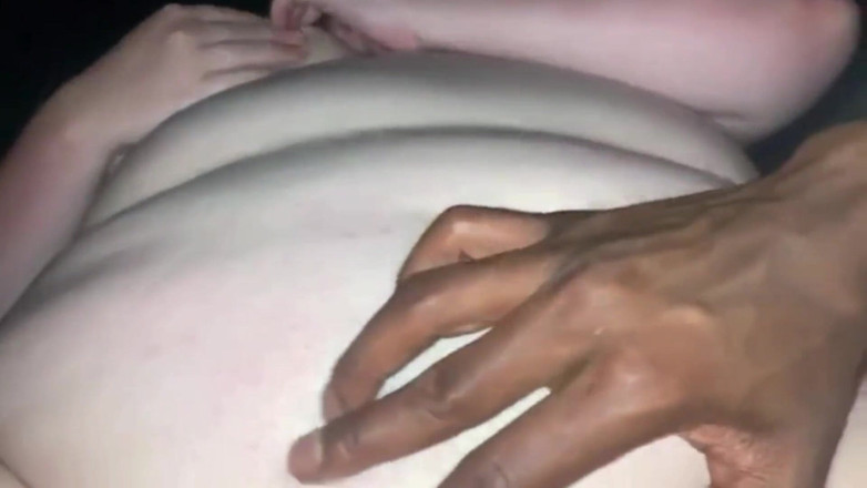Real homemade BBW BBC porn: YoungenglishBBW, massage sexuel de la chatte