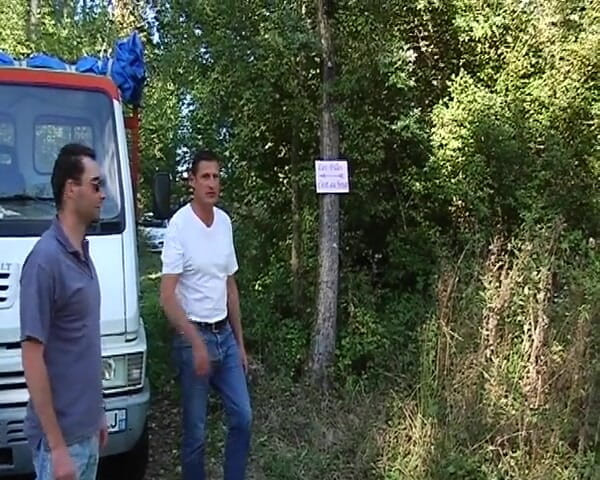 Filles Francaises: Мила французька лялька їсть сперму після жорсткого анального траху в лісі