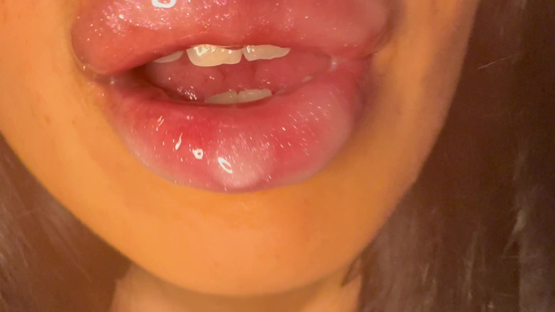 Asmr_mouth: Ein loooot lipgloss, wenn ich mich küsste
