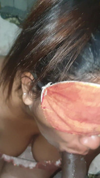 Sumisa joven lonly casera esposa con garganta profunda
