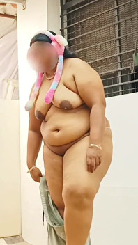 bhaartiy larki nagn bities ja rahi hai, vibhinn konon se, apni seksi gand aur stan dikha rahi hai