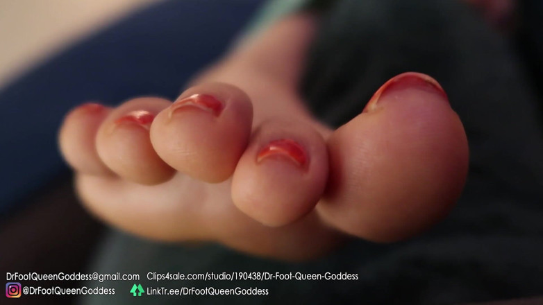 Dr. Foot Queen Goddess: Tălpi relaxante pe canapea, partea 5