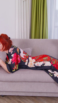 Anale profondo alle palle con Pixie pink, troia rossa la sessione di dominazione viziosa si trasforma in calze e tacchi