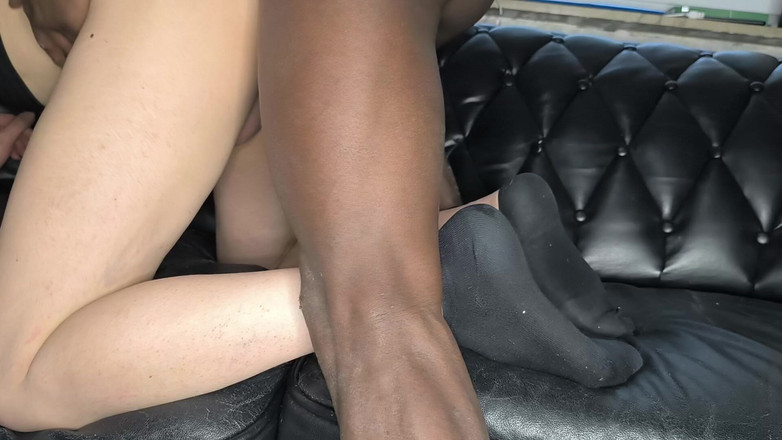 Rozebell: Rozebell, Trans Excitée, Adore Sucer Et Baiser Sur Un Canapé...