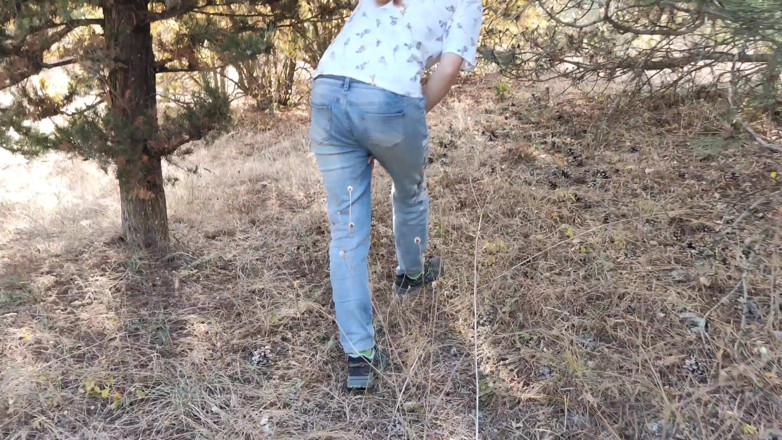 Miodelka: Compilação de mijo muito arriscado na floresta