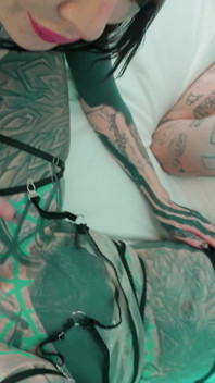 สาวรอยสักในก๊วนสี่คนเย็ดโหดๆ - ผีดิบรูตูด, ATM & มุมกล้อง POV