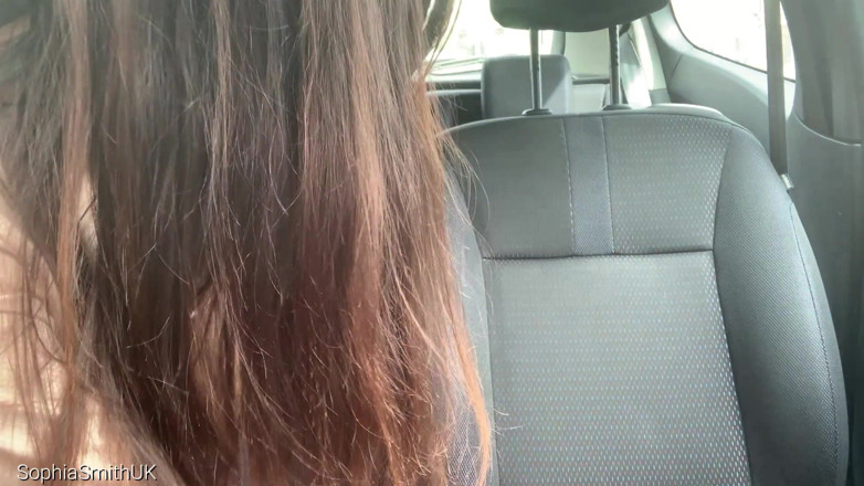 SophiaSmithUK: Sexy girl goes driving