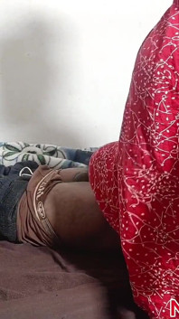 Knubbig tjejsex med styvbror cowgirl position och kuk suger
