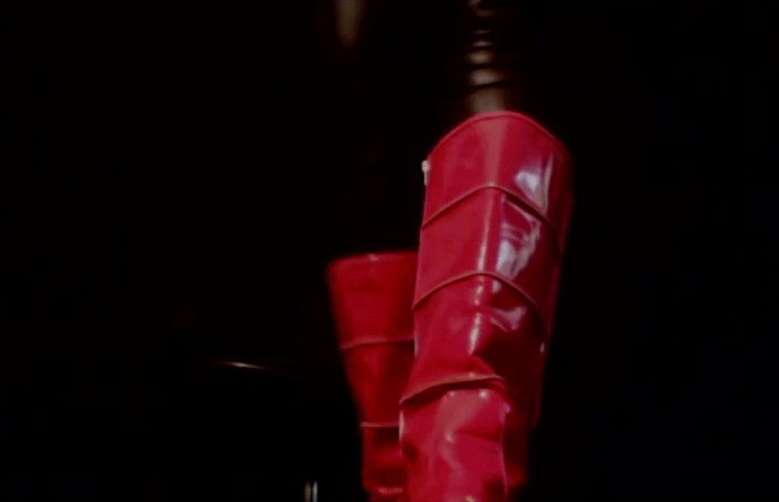 The Goddess Simone: Gothic menginjak-ajak sepatu bot kontol