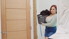Oopsie - Natasha Nice yang besar semula jadi ditangkap melancap oleh Awek-T Emma Rose & Ariel Demure! 3 hala!