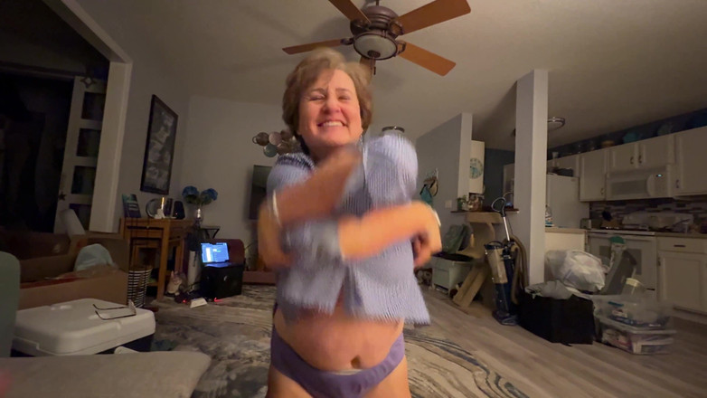 SassyVal: Val ssie kutasa zabawki swojego chłopca