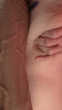 Tuttknull Med En Enorm Dildo