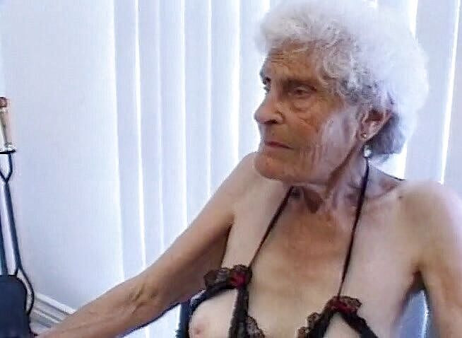 Gilfy Pleasure: Прекрасна гілфа все ще не стара для жорстких членів