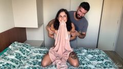 Shamelesscouple: Julia의 첫 간지럼 및 도전 비디오