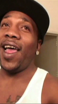 Une étudiante veut s'amuser avec un vieux noir