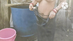 Anita yadav: Anita Yadav se baigne d'eau froide