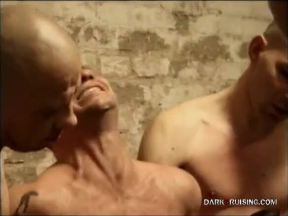 Cazzofilm: Skinheads lutam