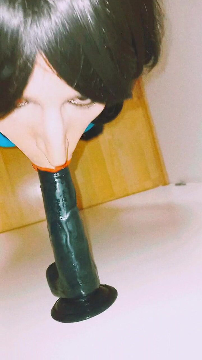 Tammy sissy slave: Trening z dildo