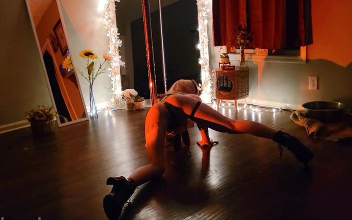 Kinkee Karma: Wer will als nächstes eine sexy show??