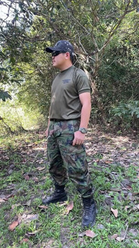 L'arrapata solider thai si masturba e viene al lavoro