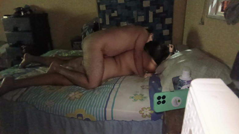 Stepmom_with_big_tits: Anh chàng này đang cho tôi một cú thổi kèn tuyệt...