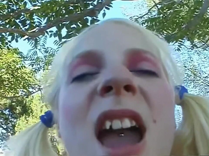 Black Monstercock Force: Zierliche blondine nimmt massive 11"-schwänze in der Öffentlichkeit, dogging, anal-gangbang