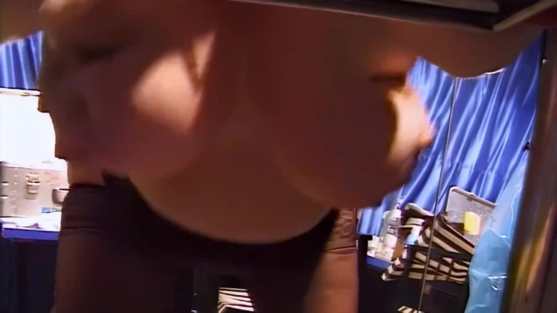 GGG John Thompson Classic Retro: Morena babes selvagem sexo a três martelando e gozada interna