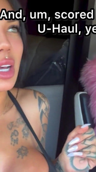 Lacey e Danae scopano un ragazzo a caso in macchina