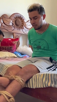 Pasangan diikat oleh bekas teman wanitanya yang gila