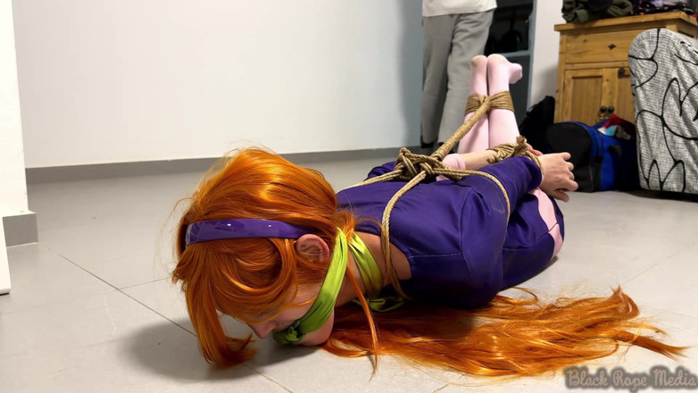 Miriam Slave: Związana Damsel Daphne Blake